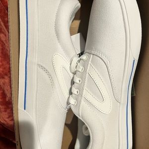 Brand new Tretorn sneakers!